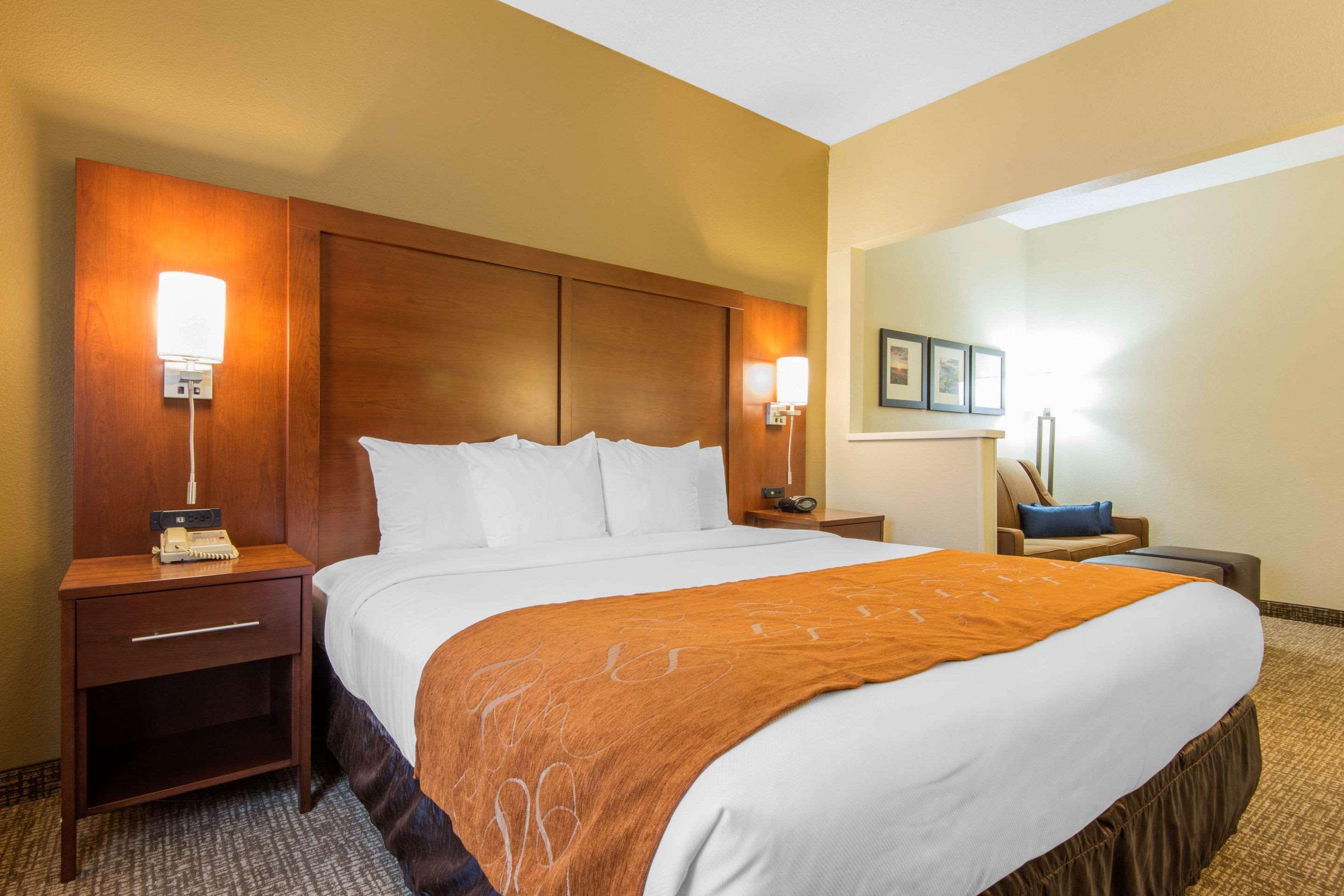 Comfort Suites Rochester Henrietta University Area Eksteriør billede