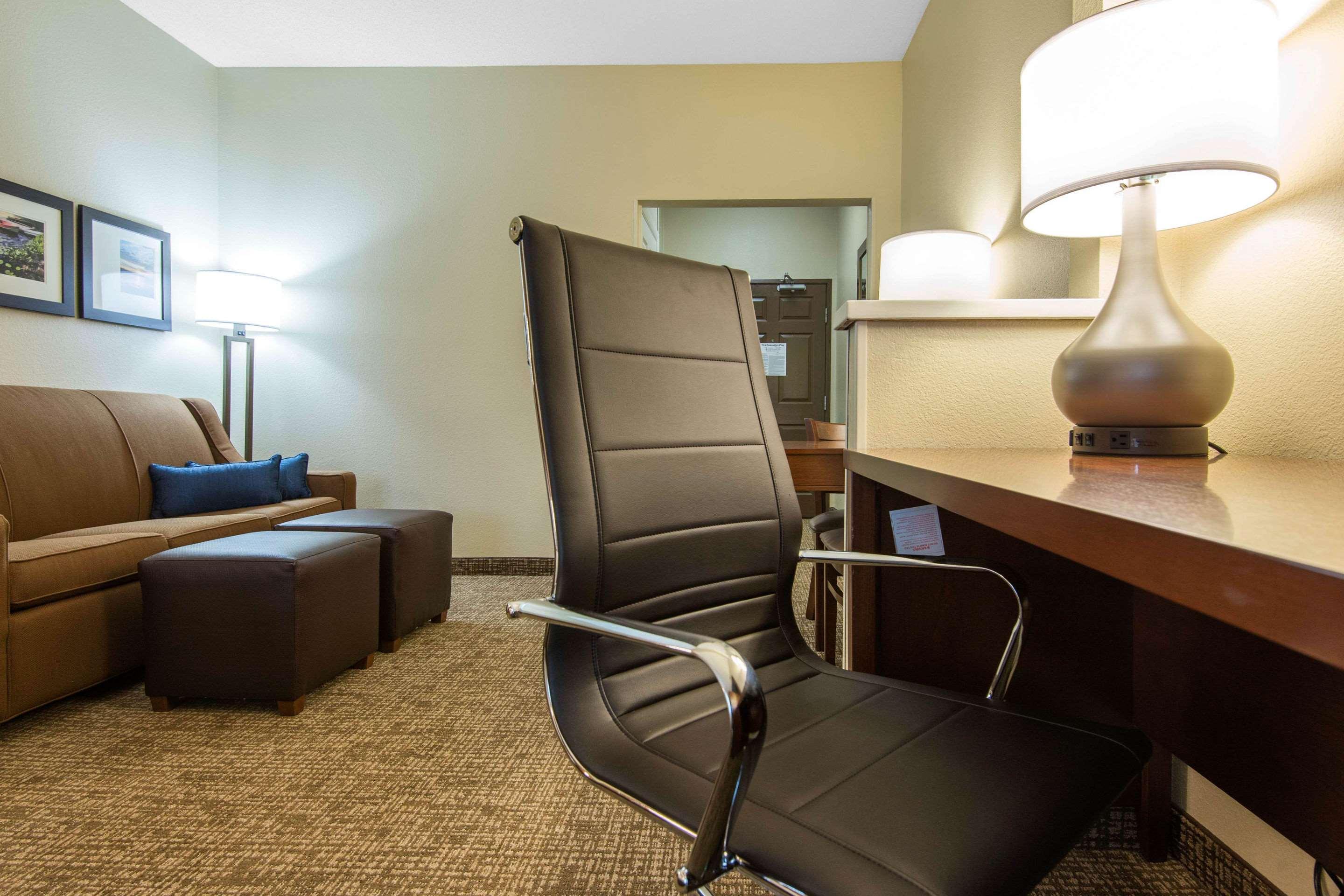 Comfort Suites Rochester Henrietta University Area Eksteriør billede