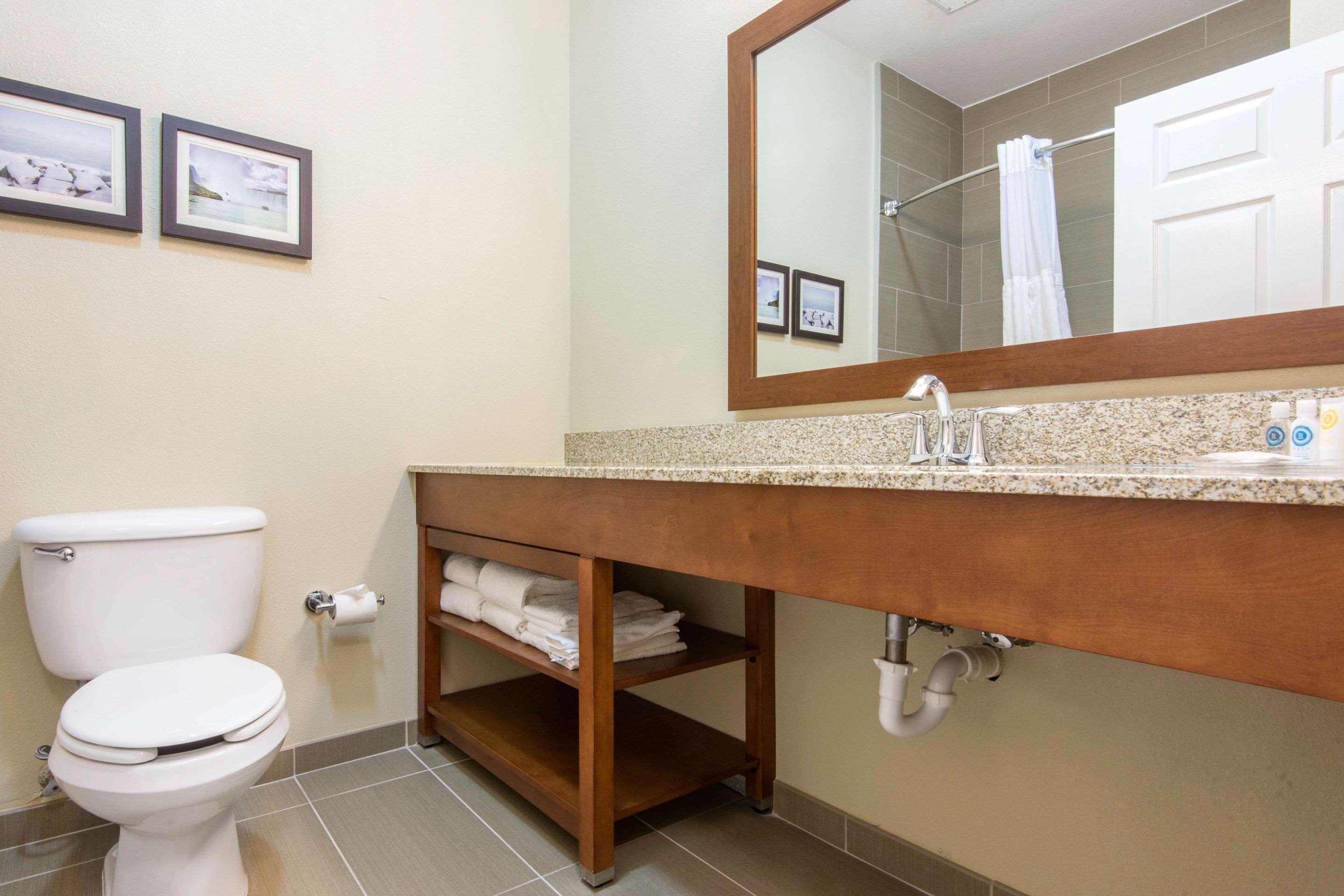 Comfort Suites Rochester Henrietta University Area Eksteriør billede