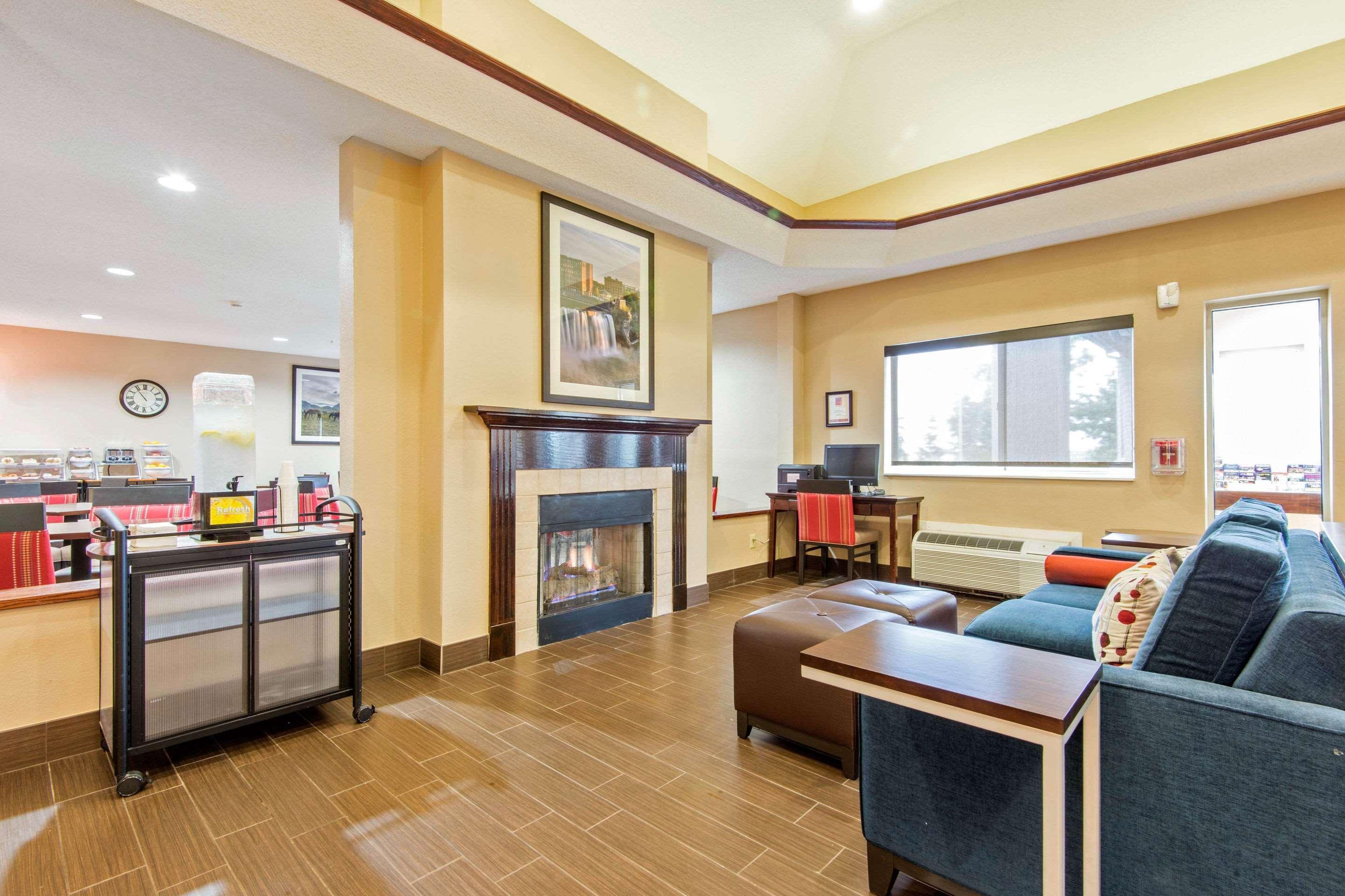 Comfort Suites Rochester Henrietta University Area Eksteriør billede