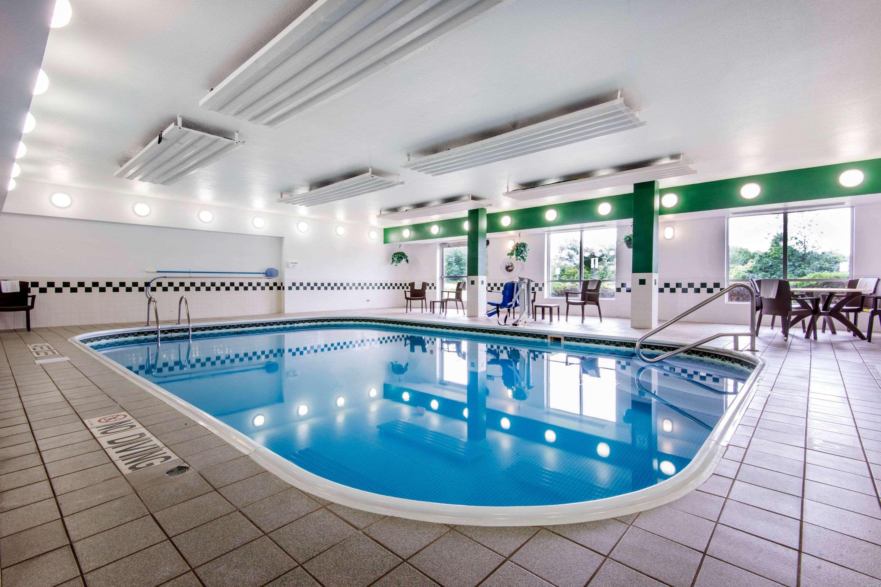 Comfort Suites Rochester Henrietta University Area Eksteriør billede