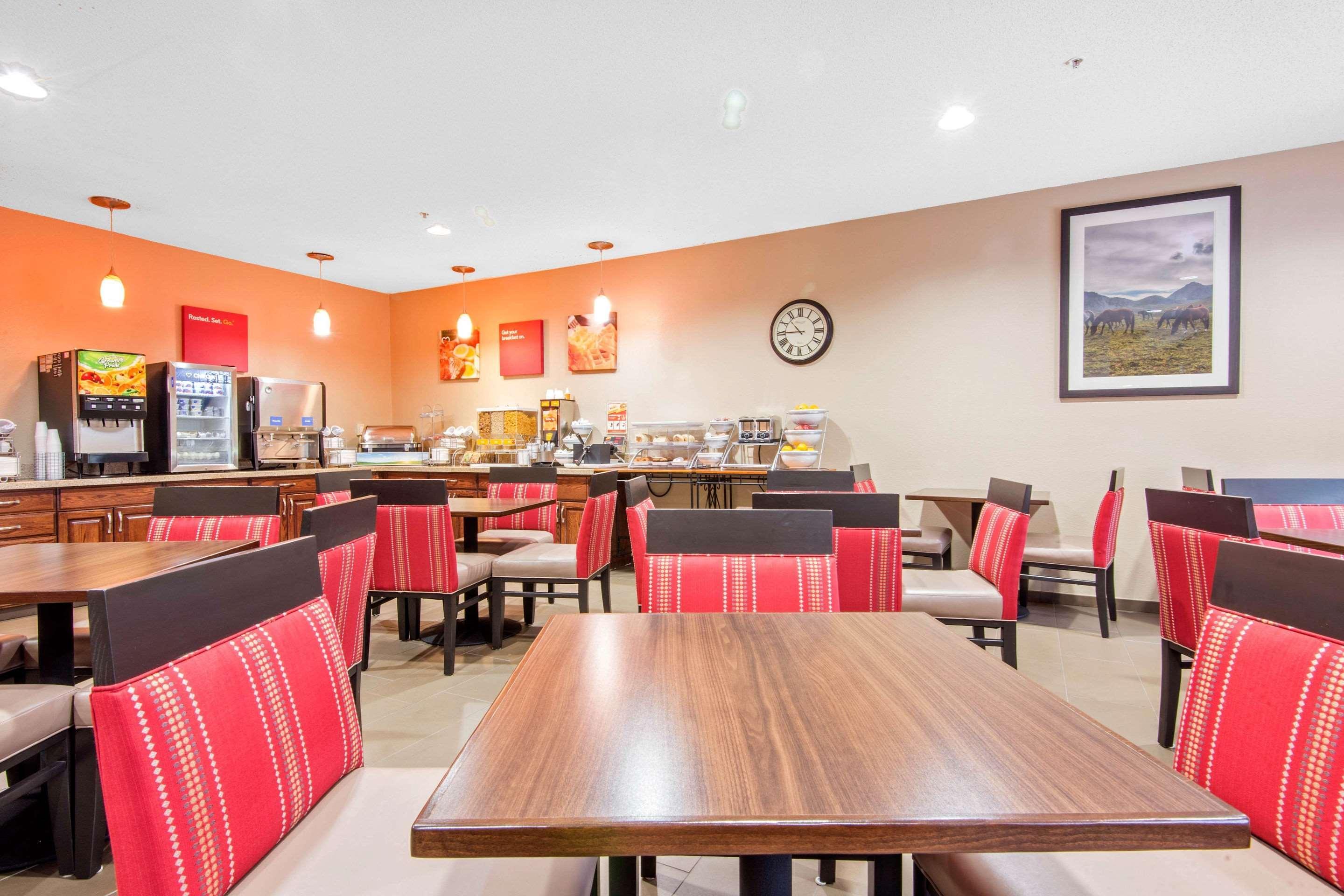 Comfort Suites Rochester Henrietta University Area Eksteriør billede